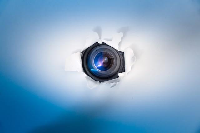 易游体育app-疑局长和女下属存“不正当关系”，跟踪偷拍以检举，科长等三人涉侵犯个人信息罪被逮捕起诉