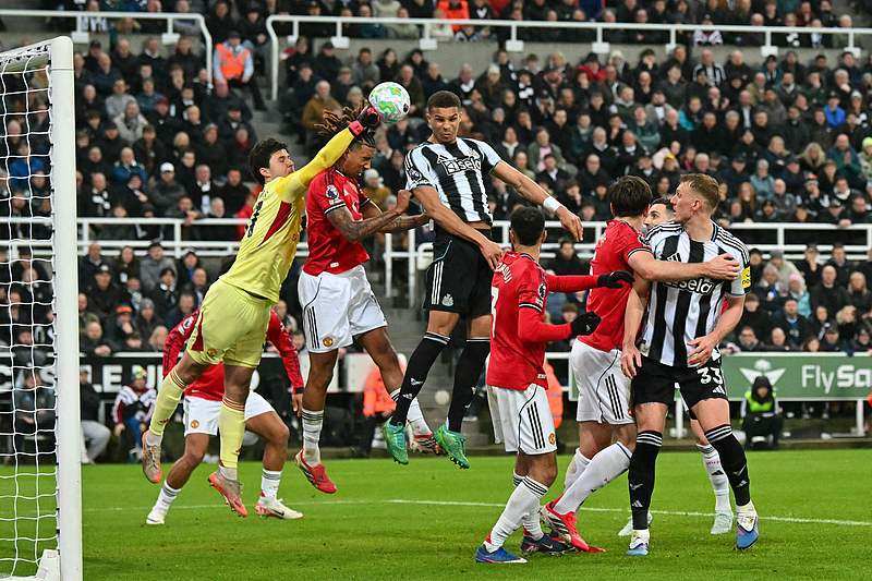 易游体育app-纽卡斯尔2-1曼联 奥苏拉绝杀